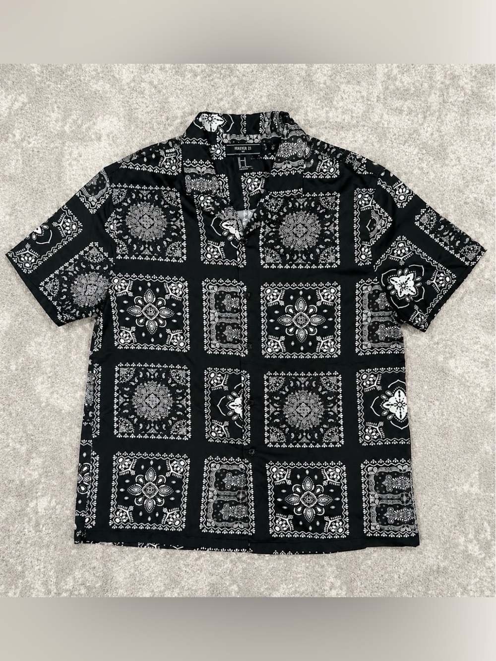Forever 21 Black Bandana Paisley Button Up Shirt Size